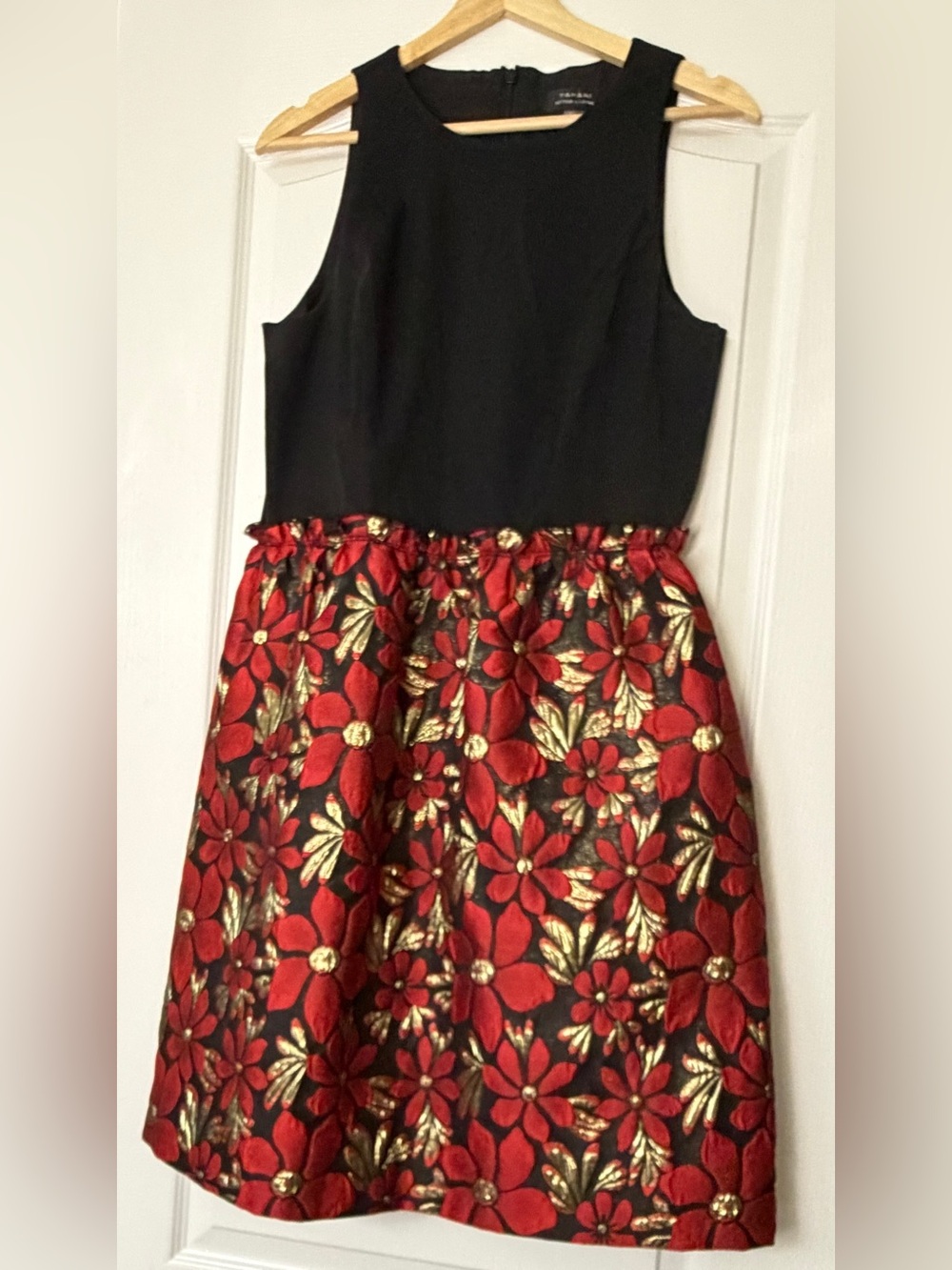 Tahari Arthur S Levine Black Red Gold Metallic Floral Brocade A-Line Dress Sz 10